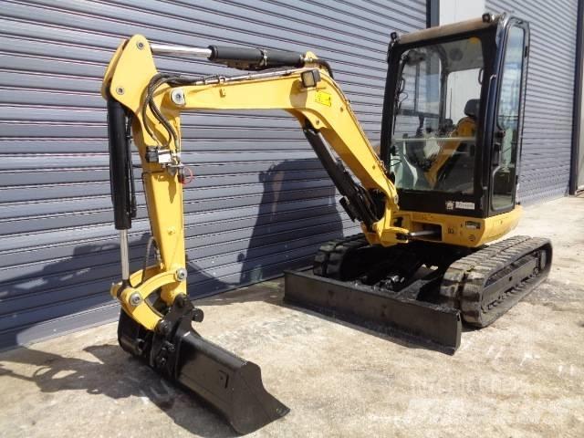 CAT 302.7 D 小型挖掘机