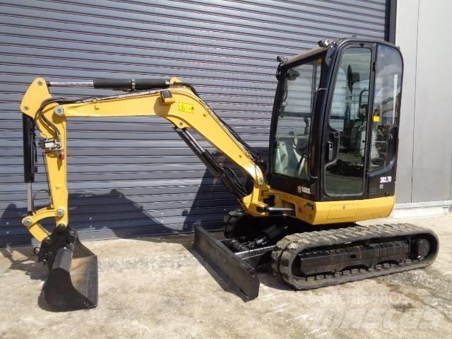 CAT 302.7 D 小型挖掘机