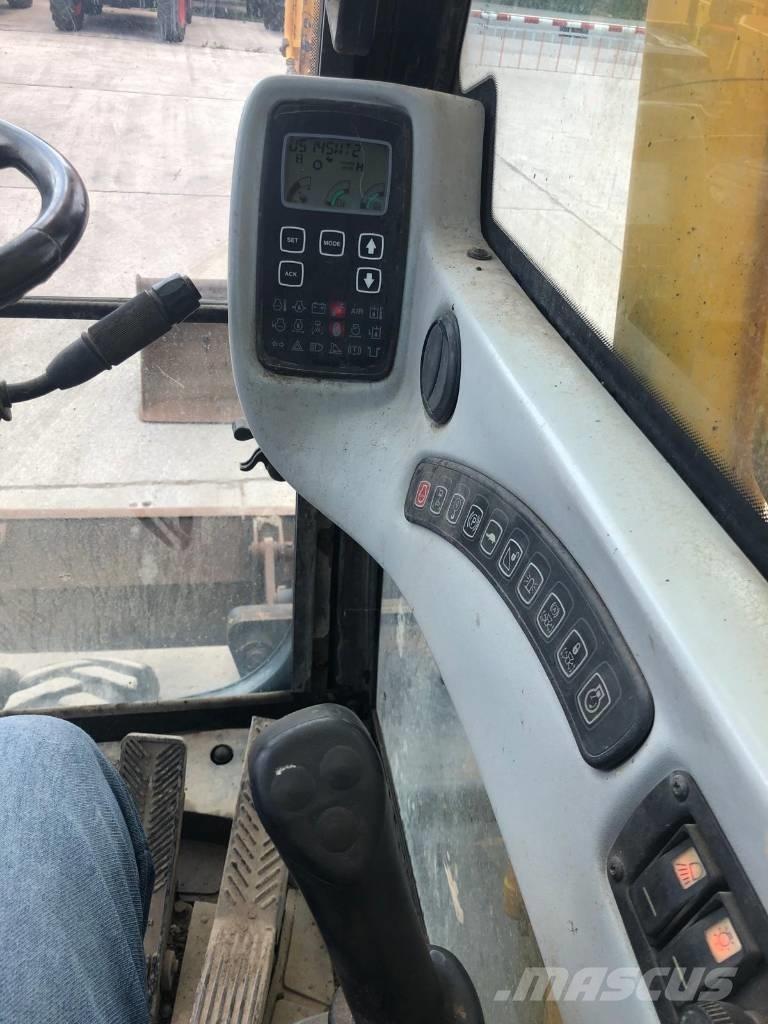 JCB JS145W 轮式挖掘机