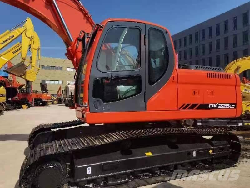 Doosan DX 225 履带挖掘机