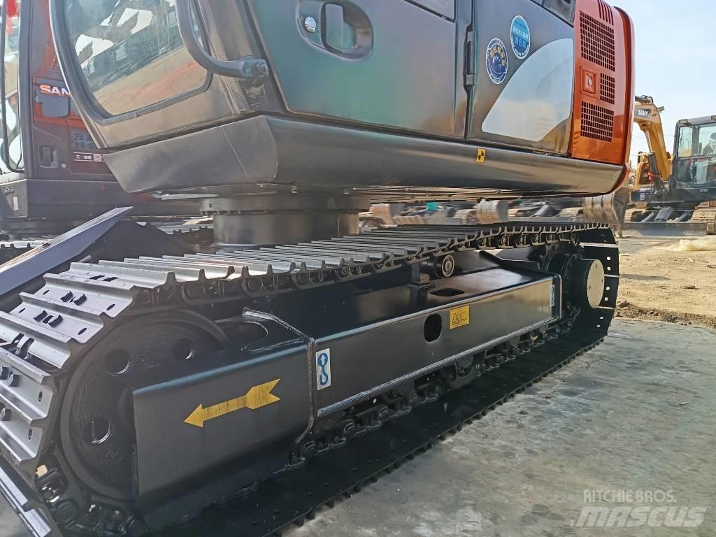 Hitachi ZX 70 中型挖掘机