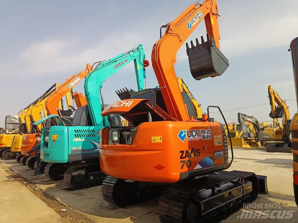 Hitachi ZX 70 中型挖掘机