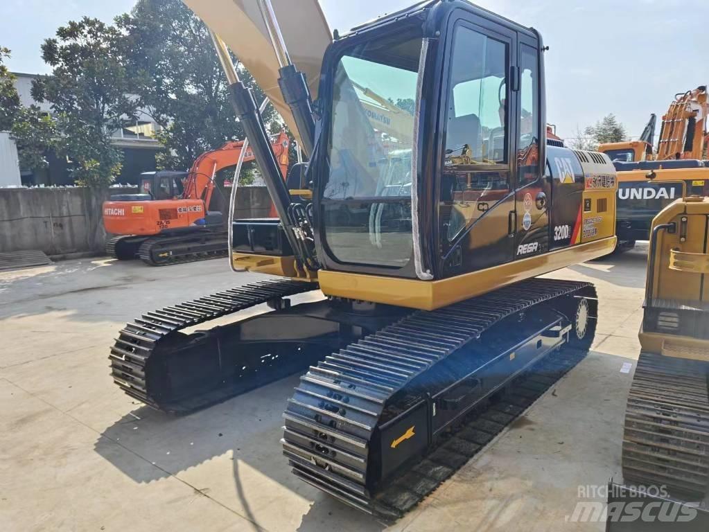 CAT 320 D 2 履带挖掘机