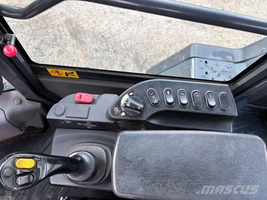Komatsu WA320-8 轮式装载机