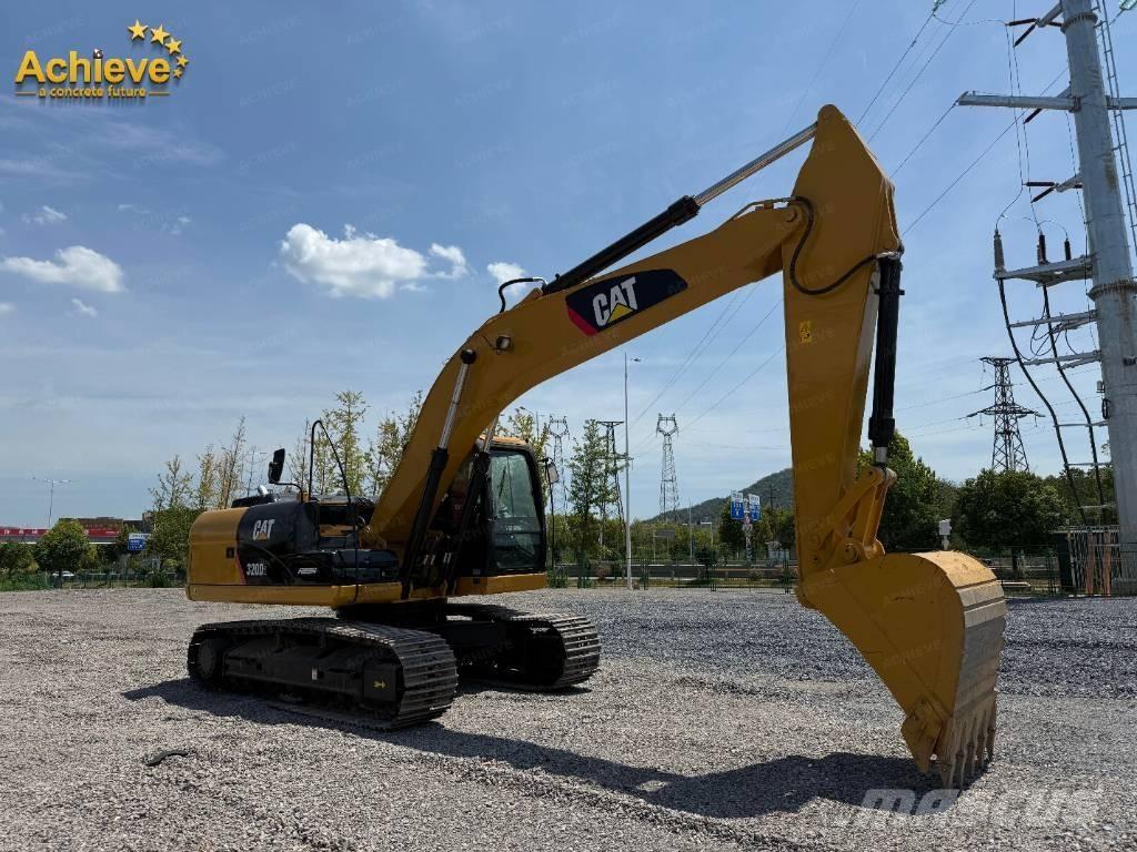 CAT 320 D2 履带挖掘机