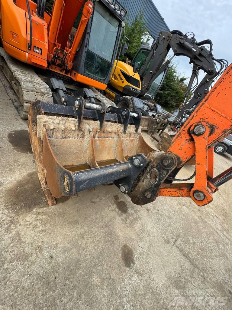 Doosan DX140 LC 履带挖掘机