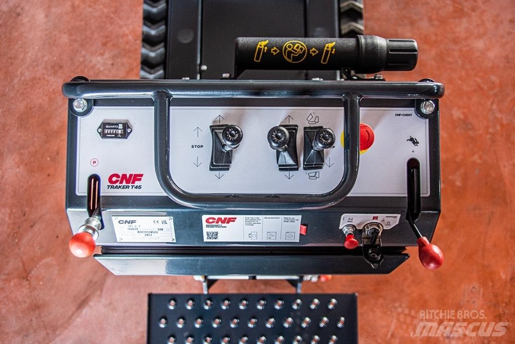 CNF T45 履带式自卸车