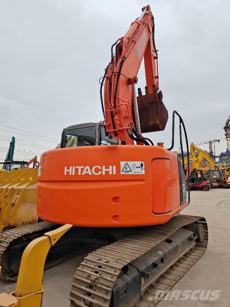 Hitachi ZX 135 US 履带挖掘机
