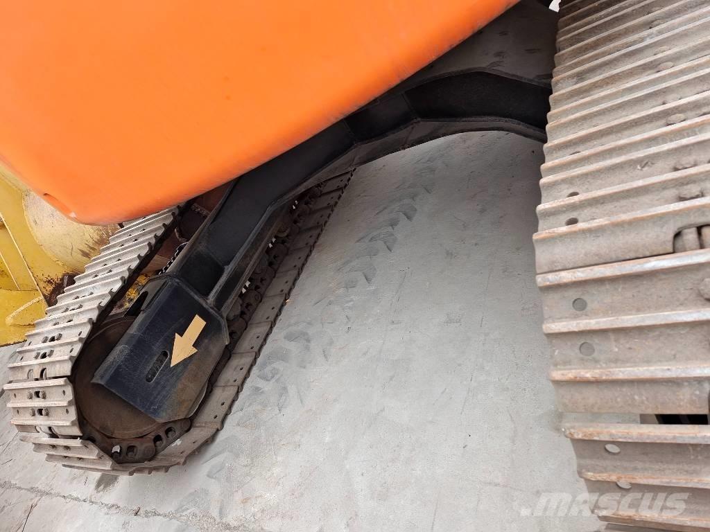 Hitachi ZX 135 US 履带挖掘机