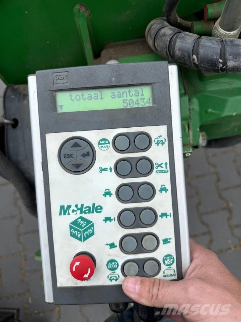 McHale 998 牧草包膜机