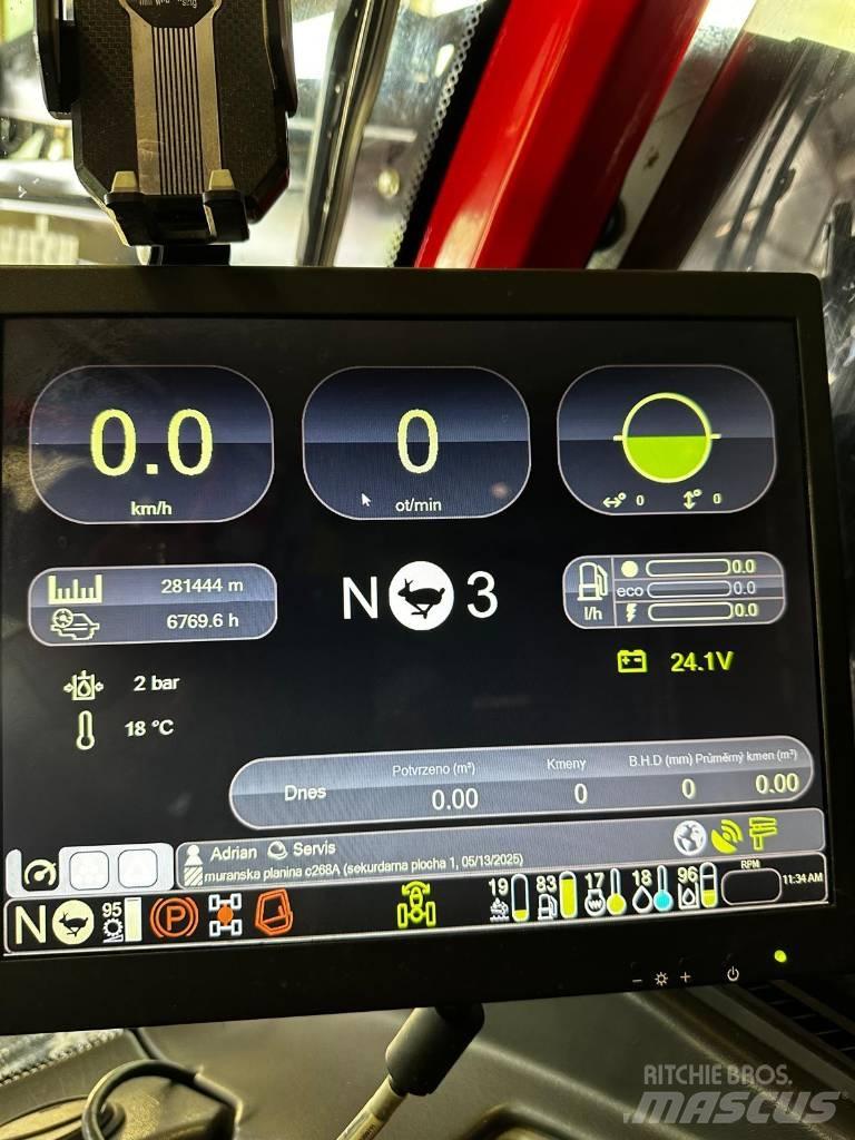 Komatsu 931 XC 收割机