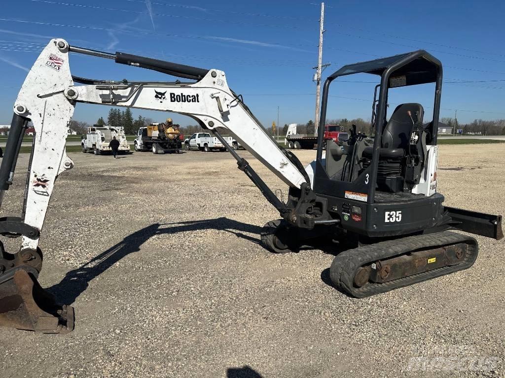Bobcat E35 小型挖掘机