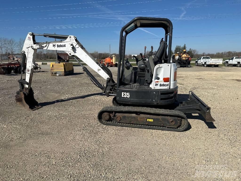 Bobcat E35 小型挖掘机