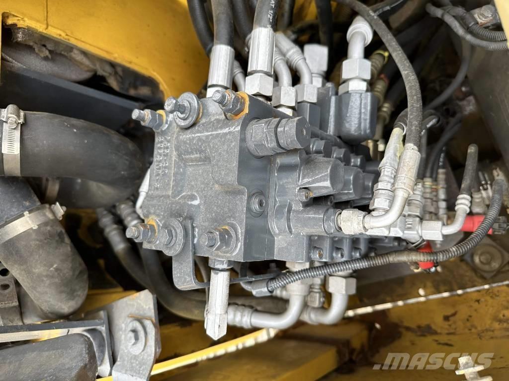 Komatsu PC78US 中型挖掘机