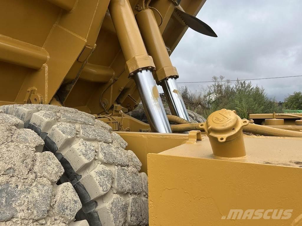 CAT 769D 翻斗车\公路型自卸车