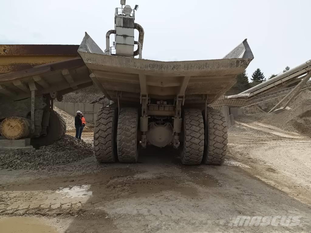 Komatsu HD 605-5 刚性自卸车
