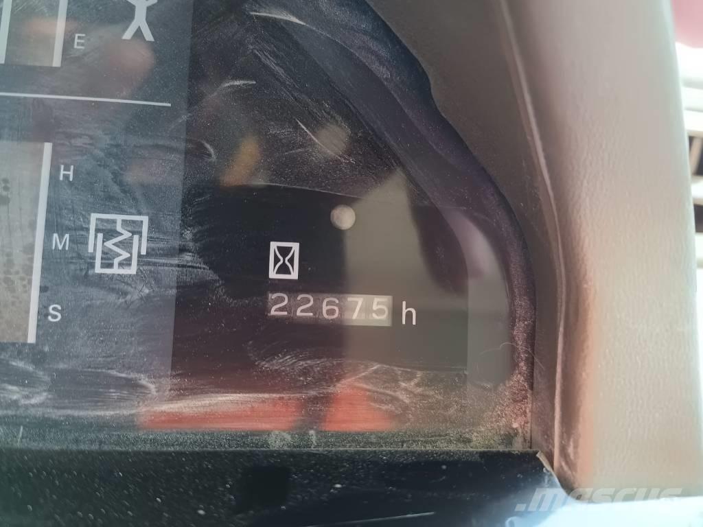 Komatsu HD 605-5 刚性自卸车