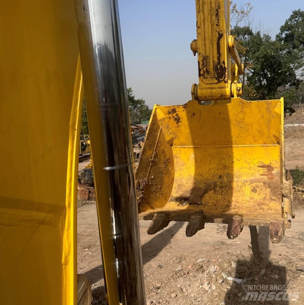 Komatsu 240LC-8 履带挖掘机