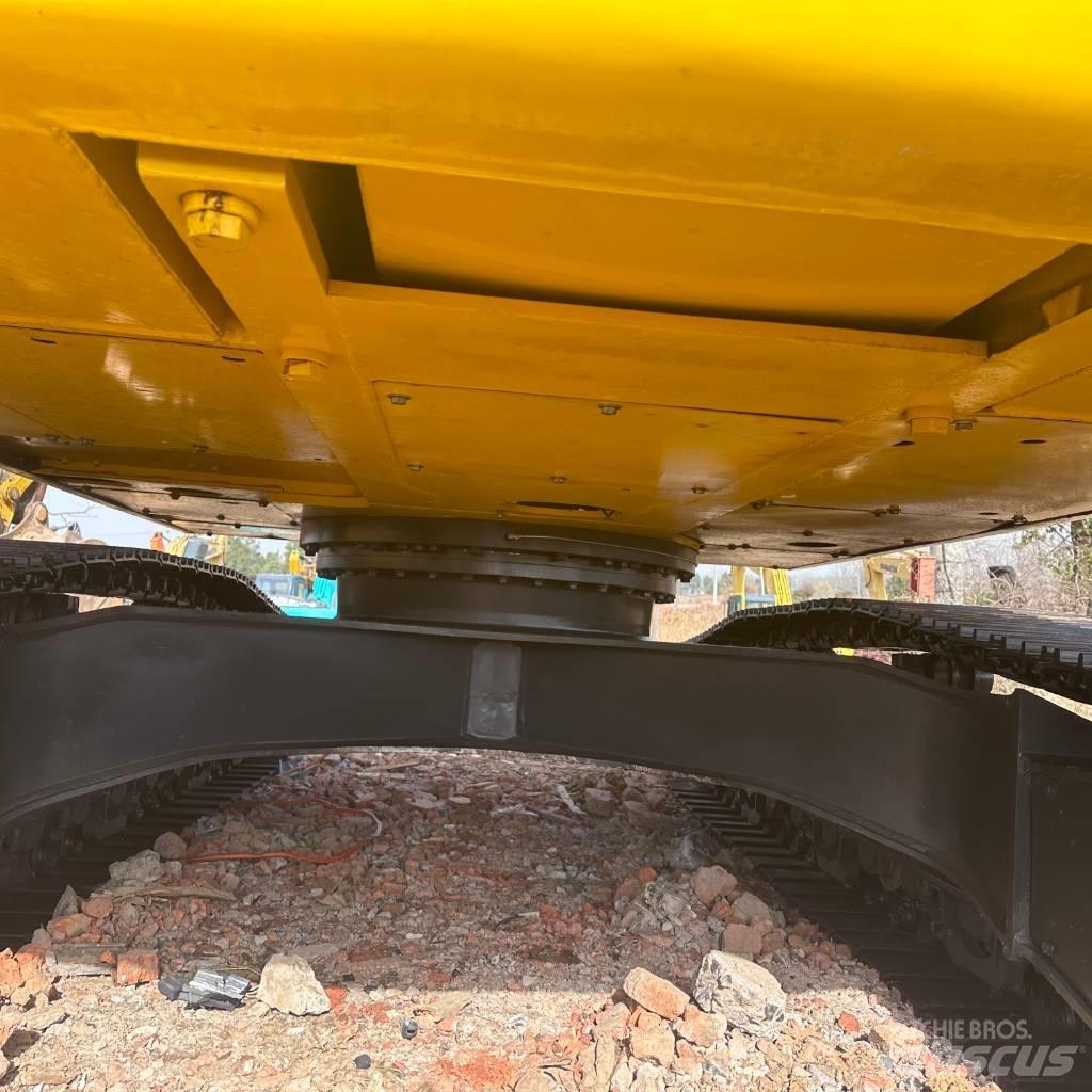 Komatsu 240LC-8 履带挖掘机