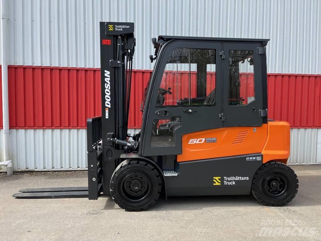 Doosan B 50 X-7 电动叉车