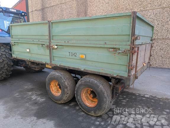 Agromet T042 箱式拖车