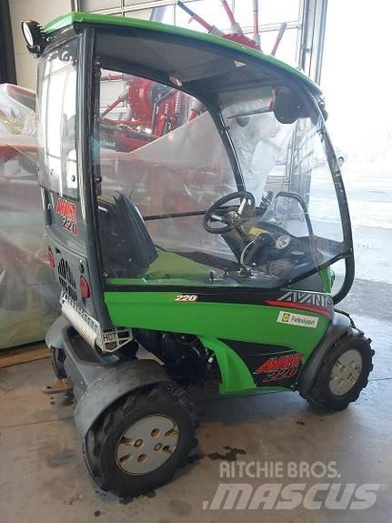 Avant 220 滑移装载机