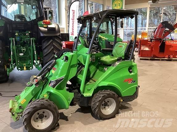 Avant R28 滑移装载机