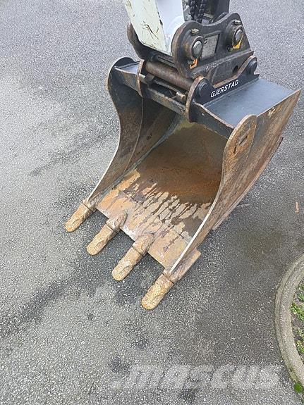 Bobcat E27z 小型挖掘机