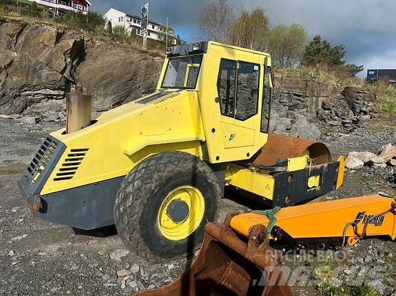 Bomag BW211 D-3 沥青摊铺机