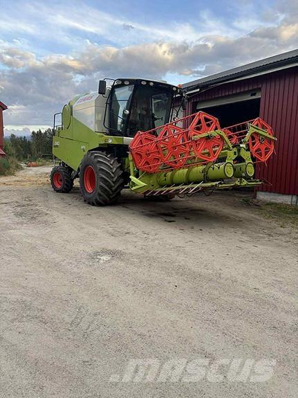 CLAAS Avero 240 联合收割机