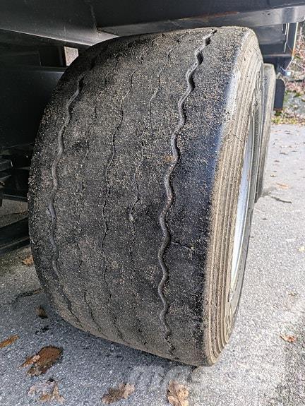 Dølen D14 箱式拖车