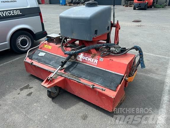 Dücker HDK 1800 箱式拖车