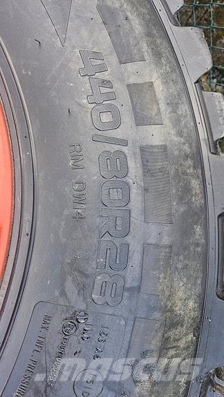 Fendt 724 Vario 拖拉机/农用车