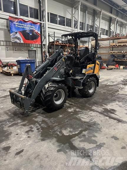 GiANT G2500HD+ 滑移装载机