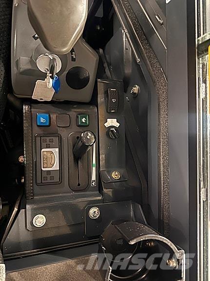 Hitachi ZX26U-6 小型挖掘机