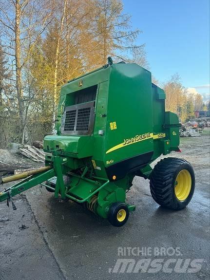 John Deere 582 圆捆打捆机