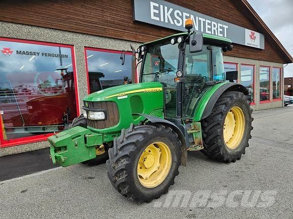 John Deere 5820 拖拉机/农用车