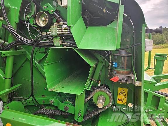 John Deere 744 圆捆打捆机