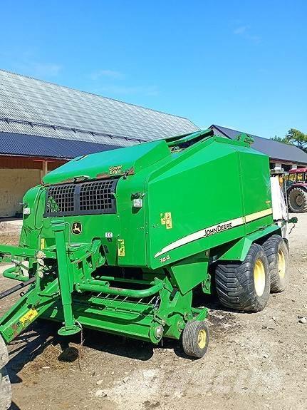 John Deere 744 圆捆打捆机