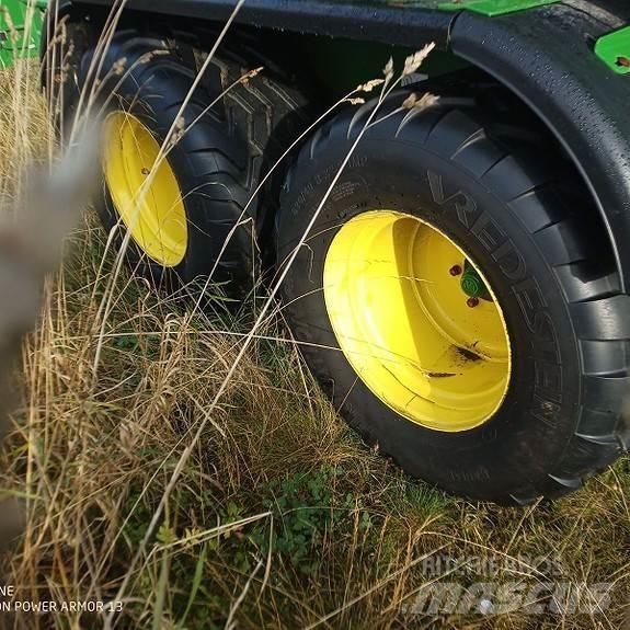 John Deere C441R 圆捆打捆机