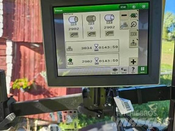 John Deere C441R 圆捆打捆机