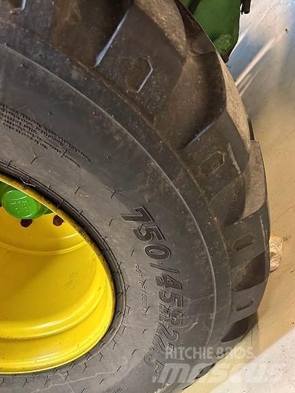 John Deere C441R 圆捆打捆机