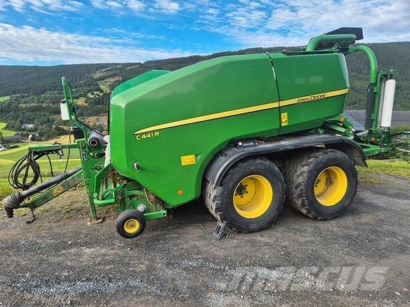 John Deere C441R 圆捆打捆机