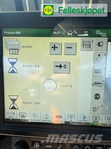 John Deere F440R 圆捆打捆机