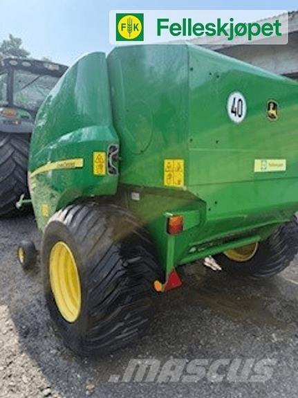 John Deere F440R 圆捆打捆机