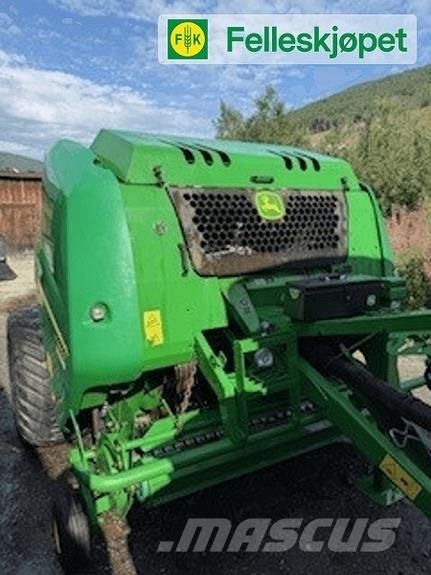 John Deere F440R 圆捆打捆机
