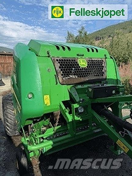 John Deere F440R 圆捆打捆机