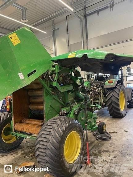 John Deere F441 圆捆打捆机