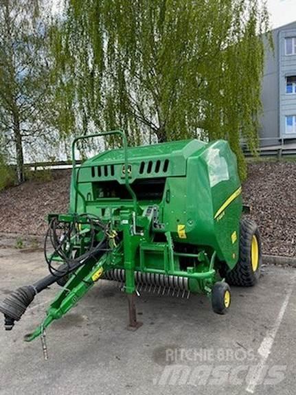 John Deere F441 圆捆打捆机