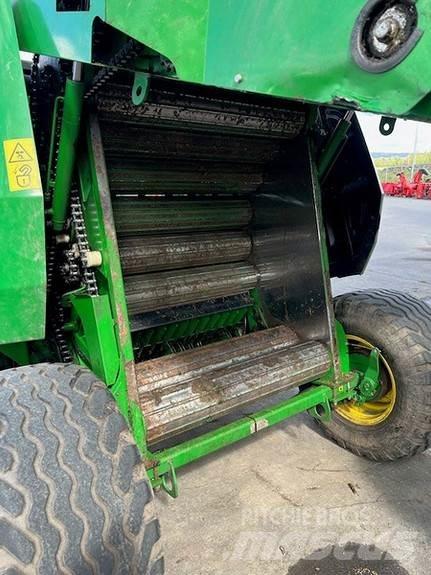 John Deere F441 圆捆打捆机